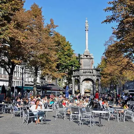 002 Au Rez-de-chaussee Avant