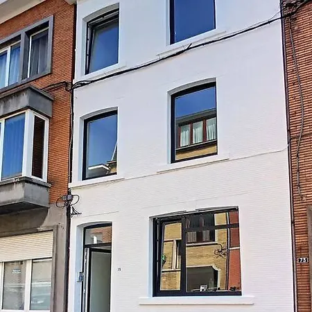 002 Au Rez-de-chaussee Avant Apartman