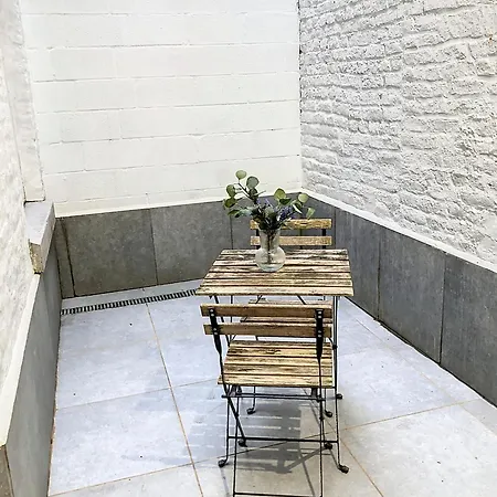 002 Au Rez-de-chaussee Avant